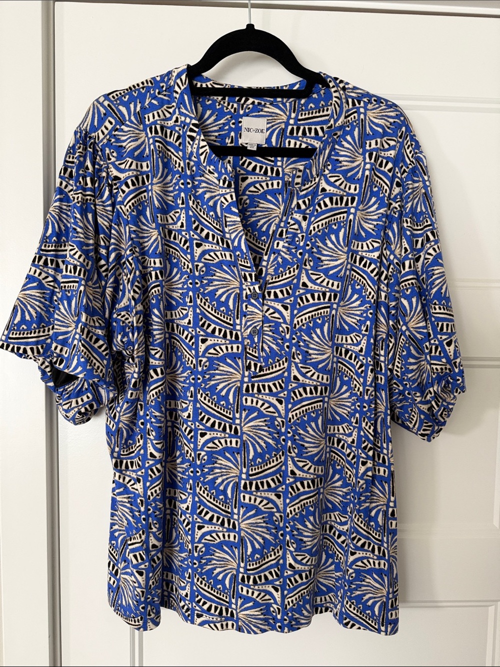 NIC+ZOE Royal Blue and White Printed Split-Neck Blouse NWOT